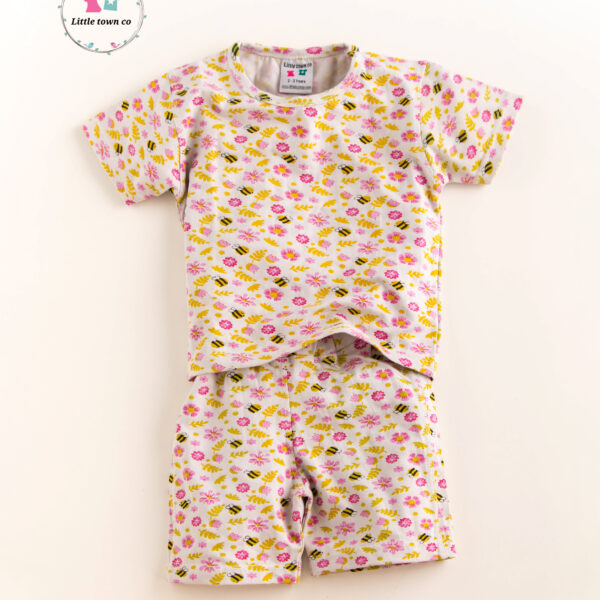 Flowers & Bee print 2pc shorts set for kids